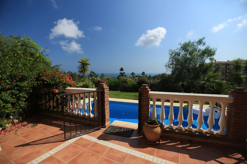 Swimming Pool with protective child gate