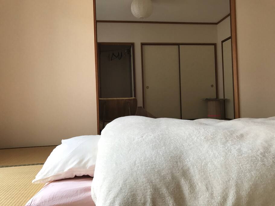 Tatami bed
和室1-guest room
Japanese-style room001