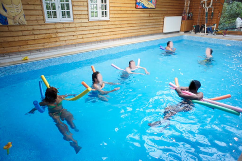 La vaste piscine intérieure chauffée de 10 m x5 m/heated indor Swimming pool