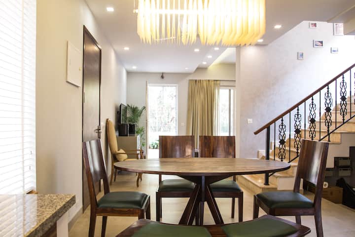 Dining area image 3