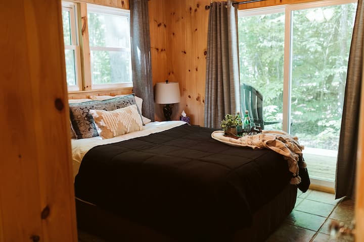 Dormitorio doble tamaño queen.