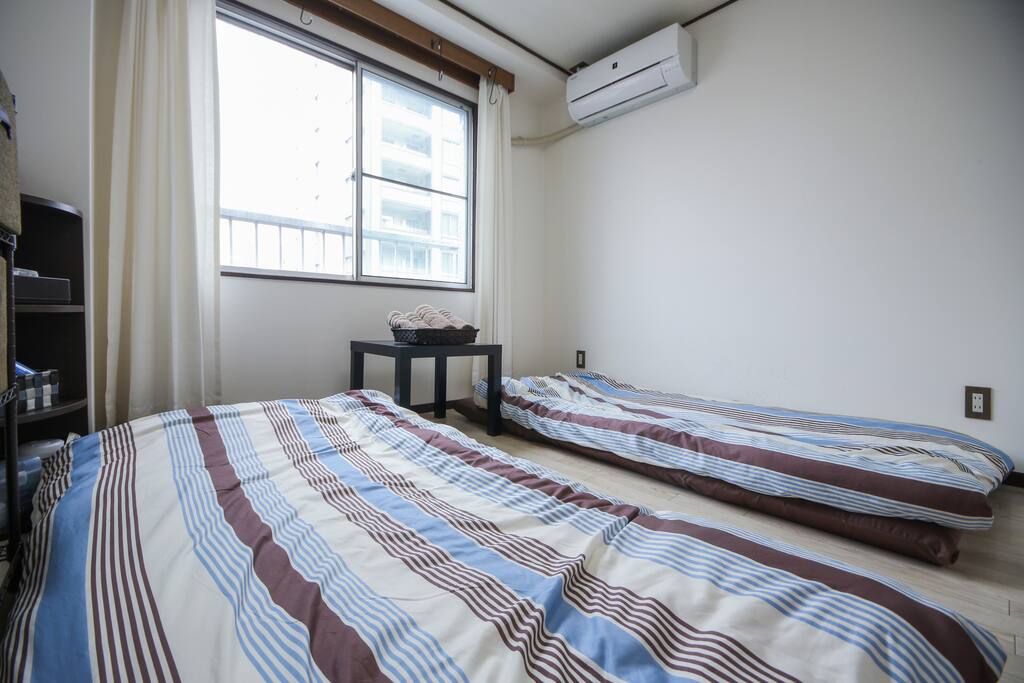 Guest room. 2 bed sets(Futon with Pad). The room on the 4th floor without elevator.
客人房间(2人用的时)。在4楼没有电梯。