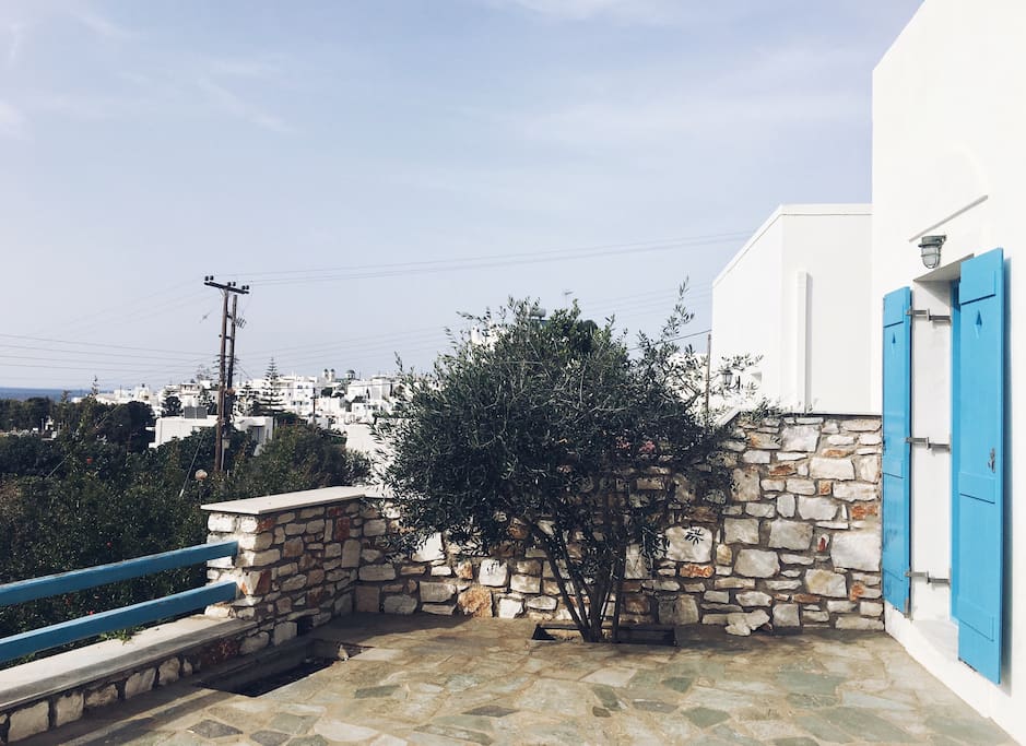 Views from the garden! The town of Naousa and the sea!
