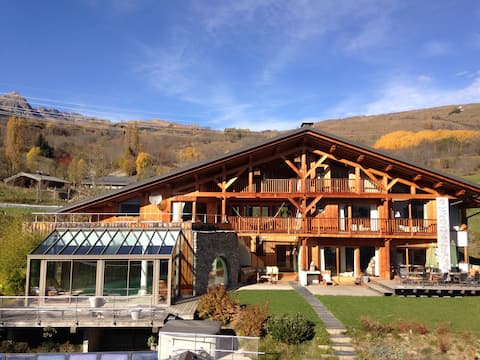 chalet m, heated pool, sauna, spa, 17 beds