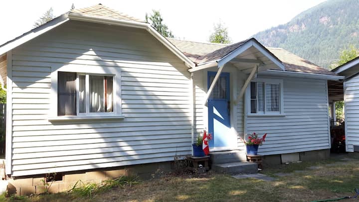 Guesthouse in Harrison Hot Springs · ★4.92 · 1 bedroom · 2 beds · 1 bath