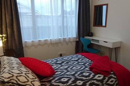 Comfortable room, close to transport and amenities