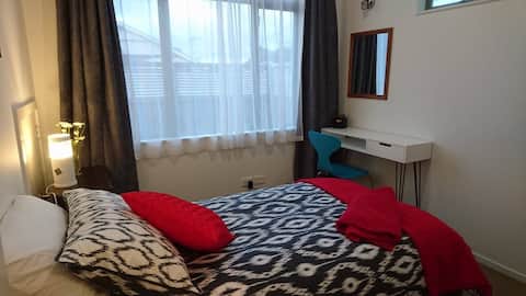 Comfortable room, close to transport and amenities