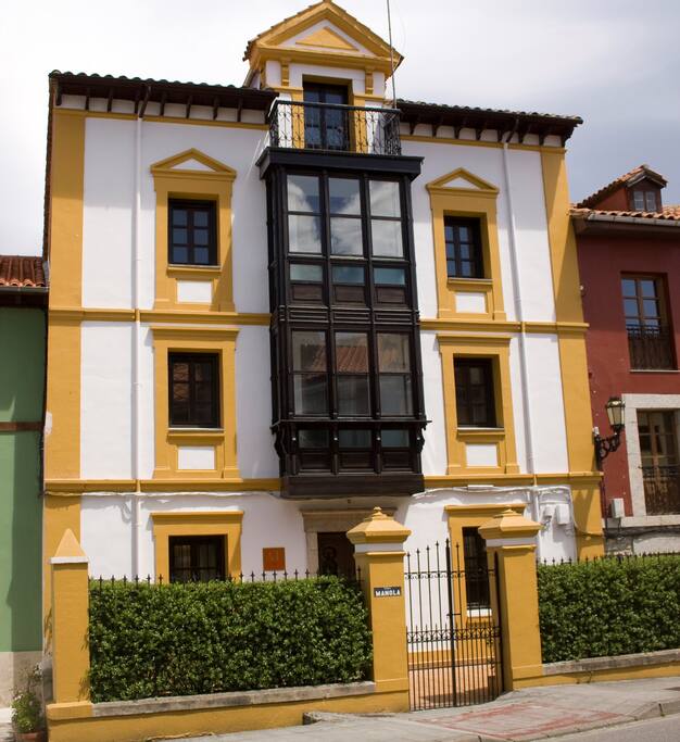 Fachada Principal de A.T. Villa Manola (1 llave)