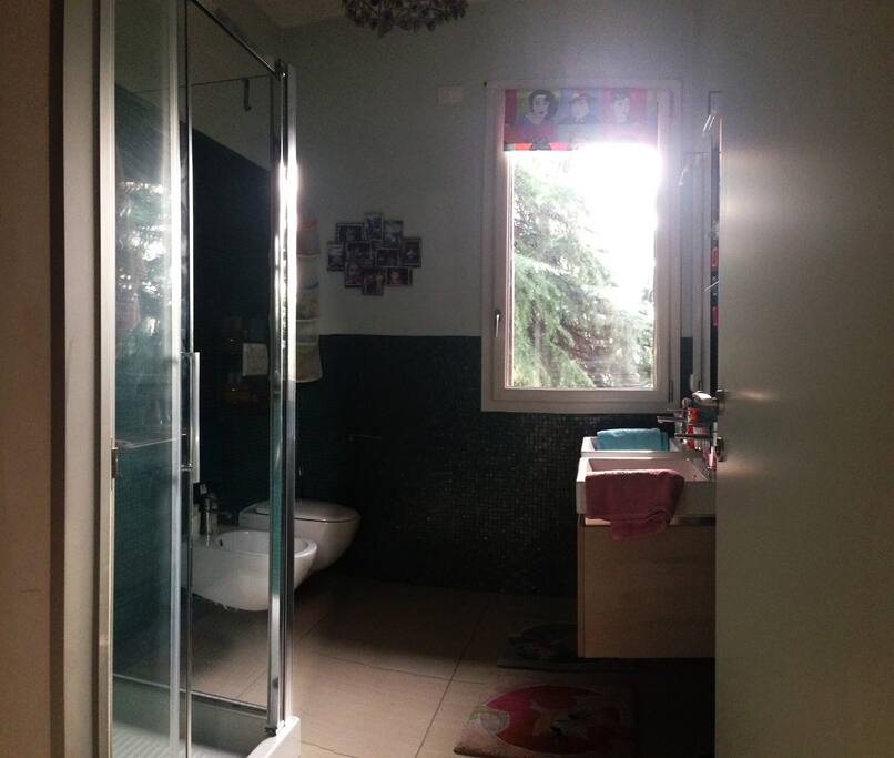 Bath 1 - 1st floor