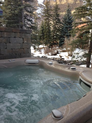 West Vail! Hot Tub Overlooking River! Bus Access!