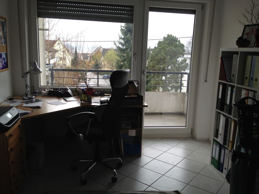 Balkon mit See- und Bergsicht