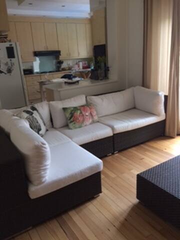 Warm, family home in Fresnaye gallery image 3