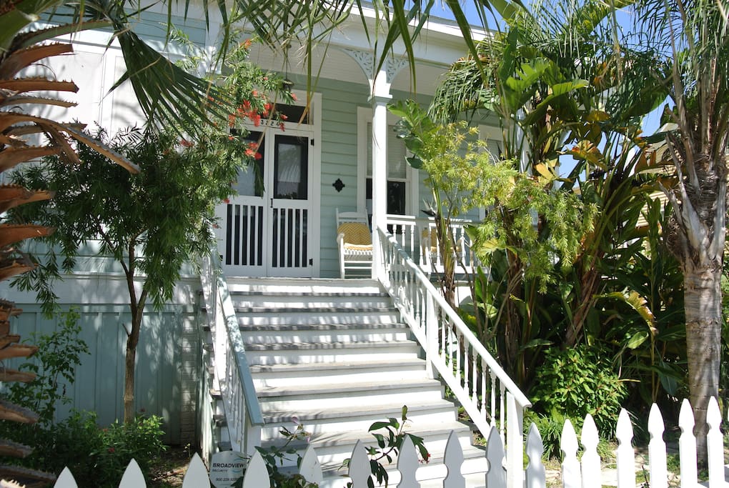 Olivette 1886 Cottage Pet Friendly with Pool Cottages for Rent in