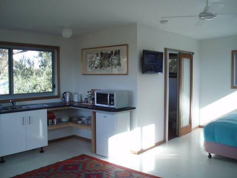 Top Airbnb: Aloha Ha Phillip Island walk to beach in Ventnor