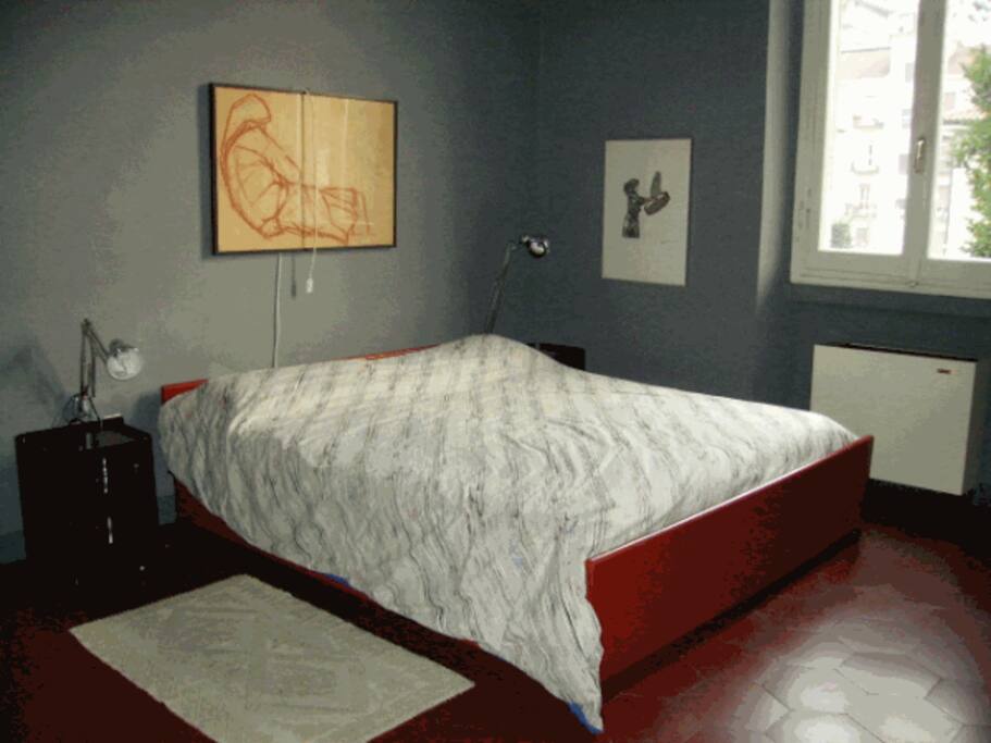 Una camera da letto