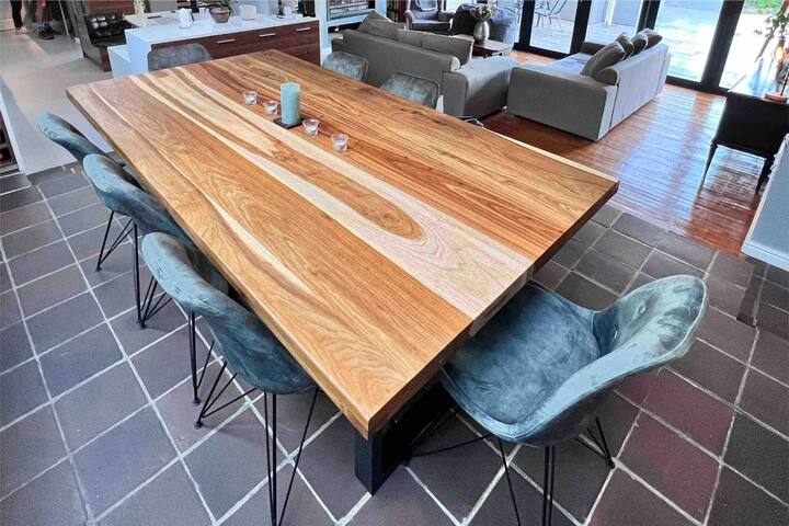 Stunning home with amazing views gallery image 5