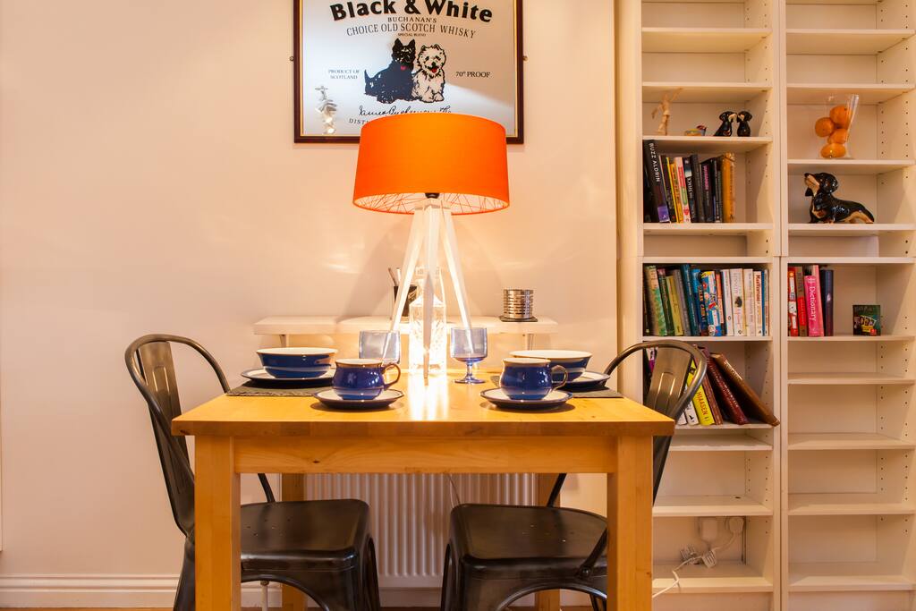 Dining area/workstation. Free WIFI.