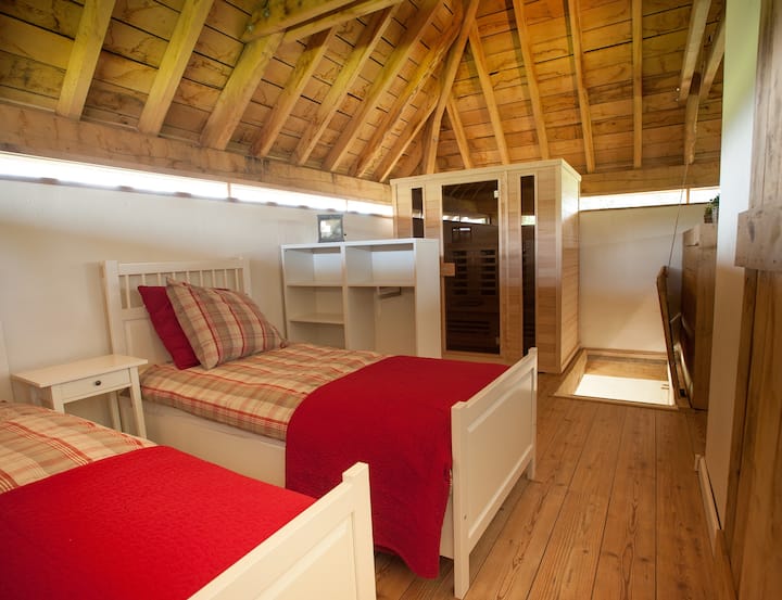 Slaapkamer boven met sauna