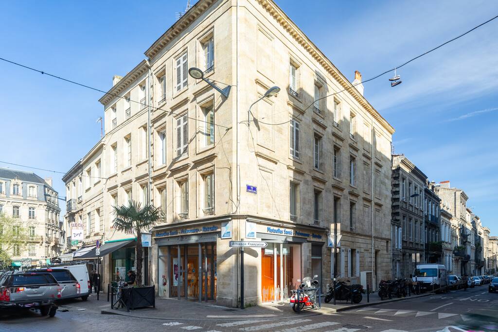 Notre appartement est situé au 1er étage d'un immeuble du 18ème siècle