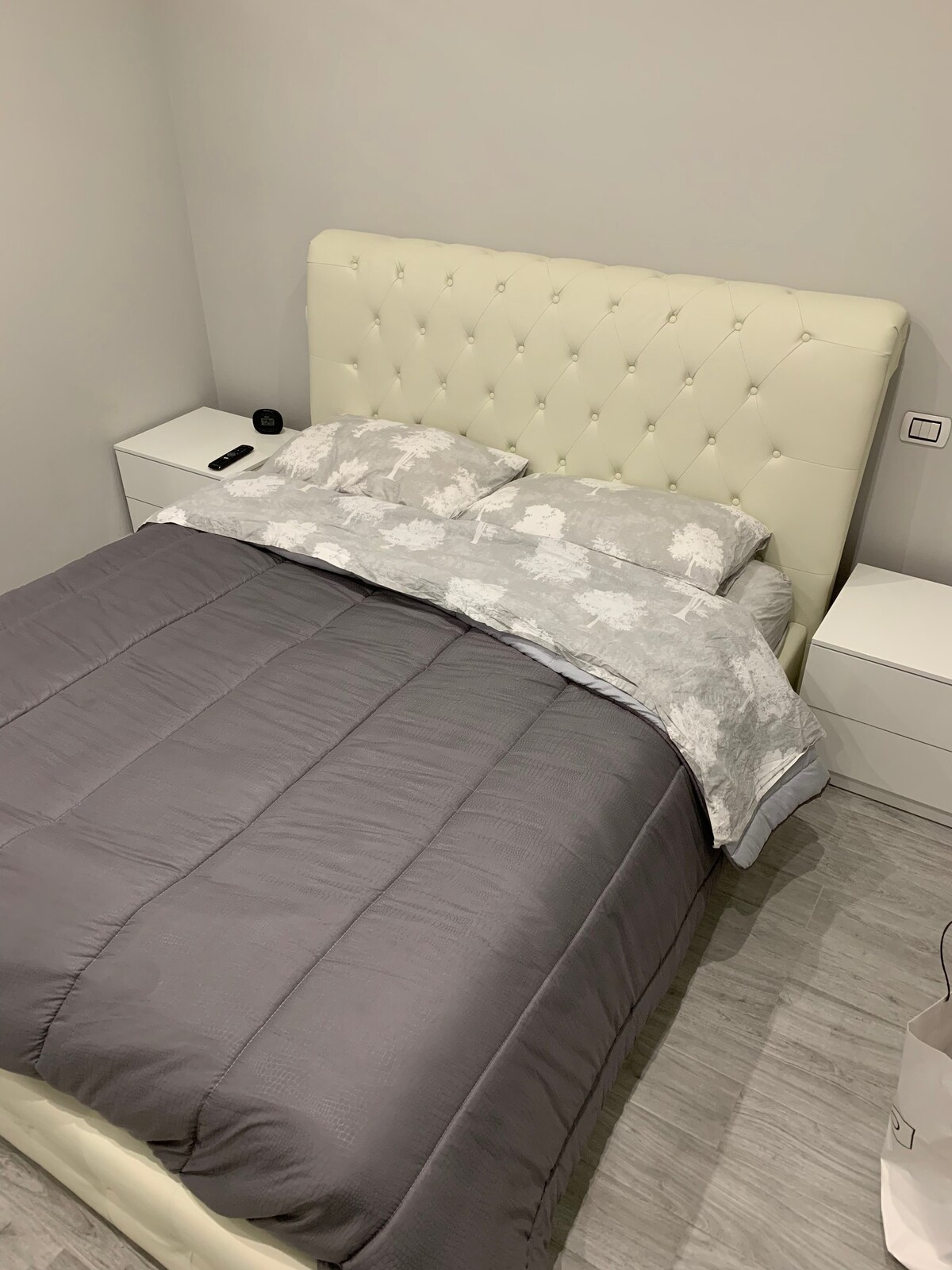 QUEENSIZE BED met COMFORTABEL MATRASBED