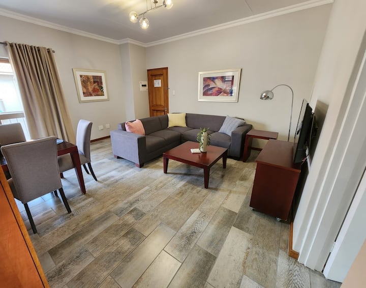 Stylish & Private Corner Apartment - Pretoria