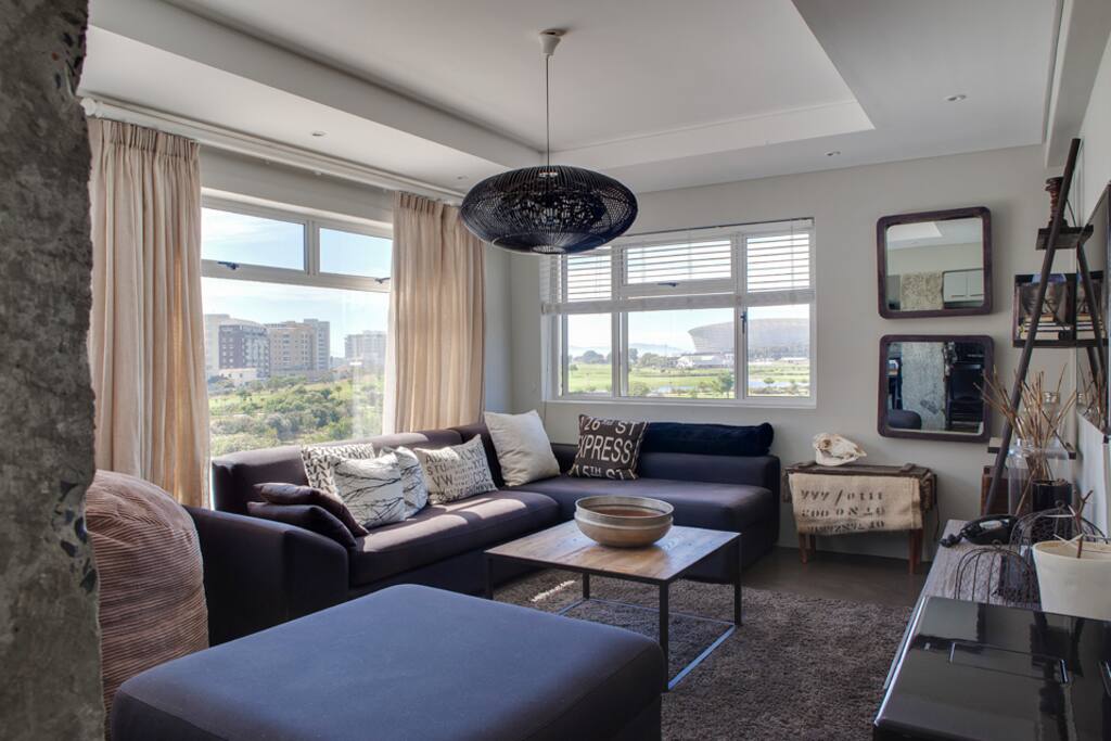 Stunning views of the Table Mountain's Signal Hill and overlooking Green Point Park