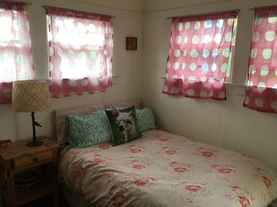 Full size bed