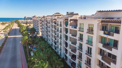 Spectacular New Condo: Steps Away from the Beach!