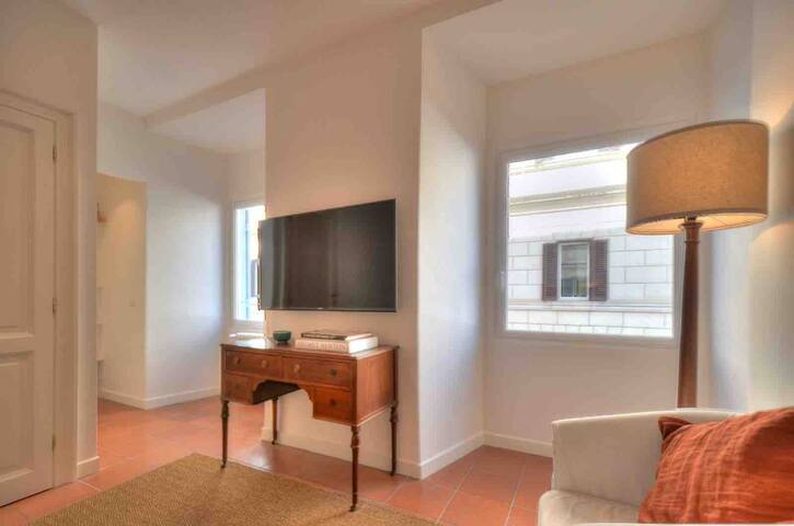 The great beauty of Piazza Farnese gallery image 2