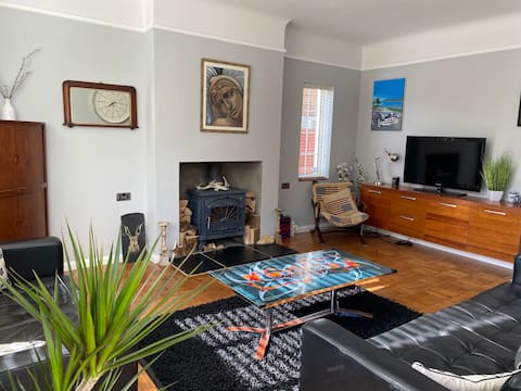 Spacious 2 bedroom garden apartment -  parking