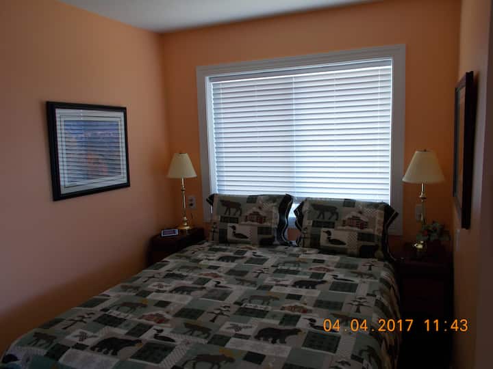 Cama tamaño queen con gel muy cómodo y relajante y colchón de espuma viscoelástica con infusión de cobre