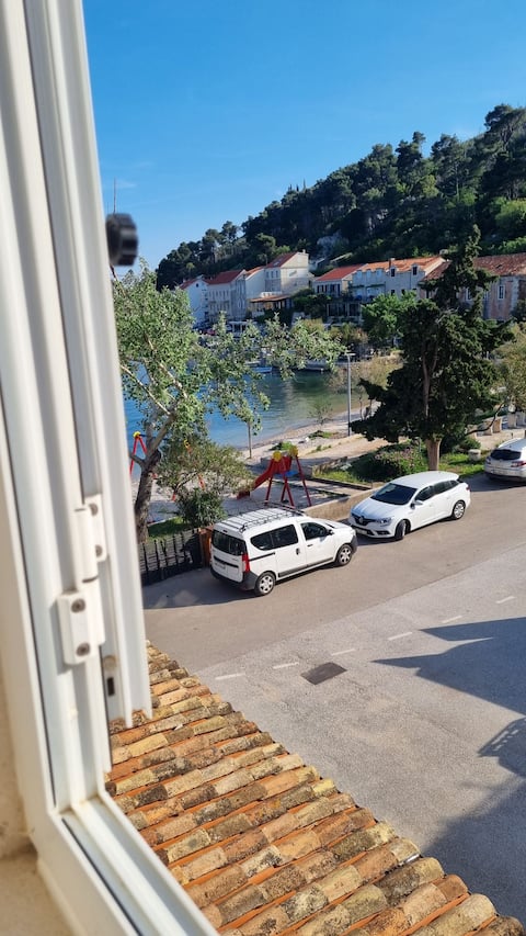Popular Airbnb listing: Carpe Mare Apartment - Mušula in Općina Orebić