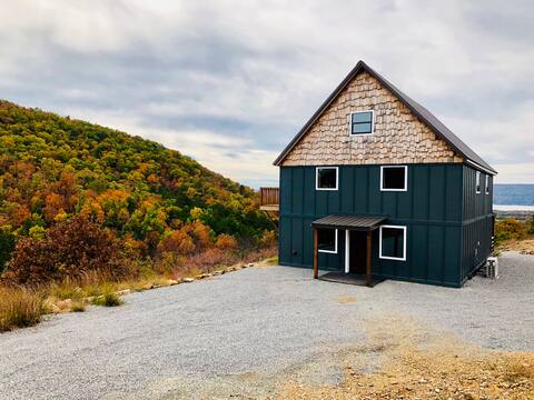 Mountain Cabin With Views of Sardis Lake