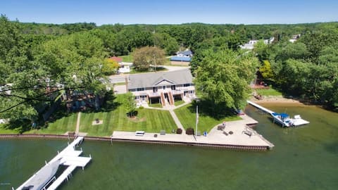 Wonderful Waterfront Condo in Village Of Onekama