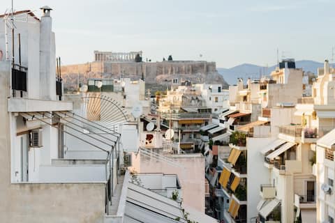 Popular Airbnb listing: See the Acropolis from a Bright and Chic Loft in ΝΕΟΣ ΚΟΣΜΟΣ