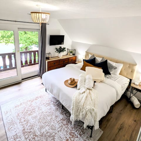 Spacious Lakefront Retreat:4BR/4BA *BunkRm *GameRM