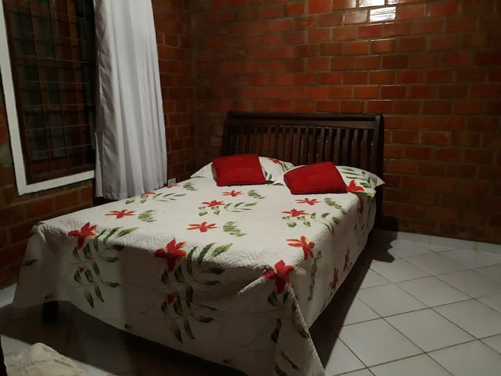 Спалня 02 със суит на приземния етаж.