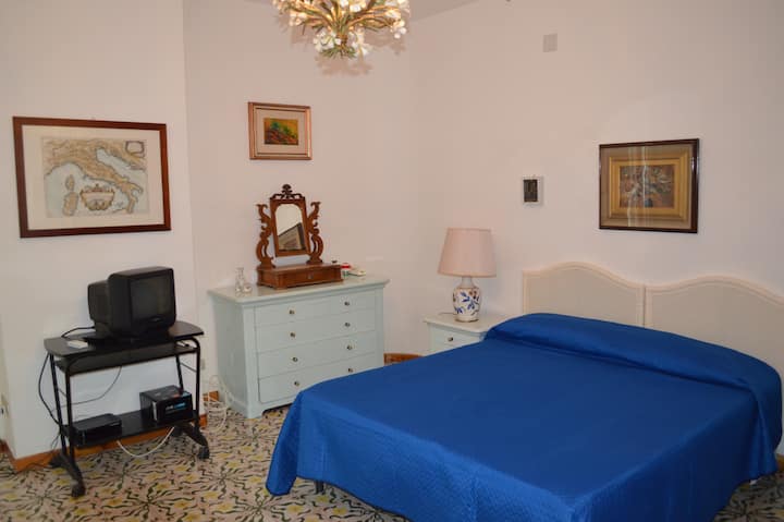 ห้องนอน 4 เชื่อมต่อกับห้องนอน 3 ด้วยประตูกระจกพร้อมผ้าม่านบล็อกแสง

ห้องนอน 4 เชื่อมต่อกับห้องนอน 3 ด้วยประตูกระจกพร้อมผ้าม่านบล็อกแสง