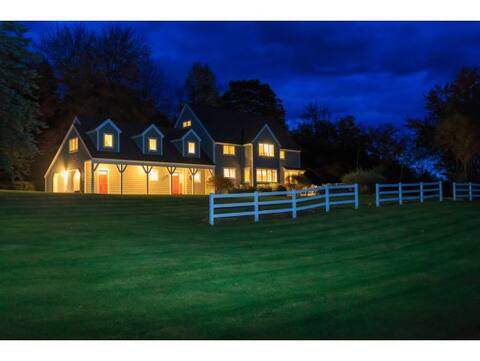 Heart of Stowe Home: 2 ensuites Sauna & Game Room