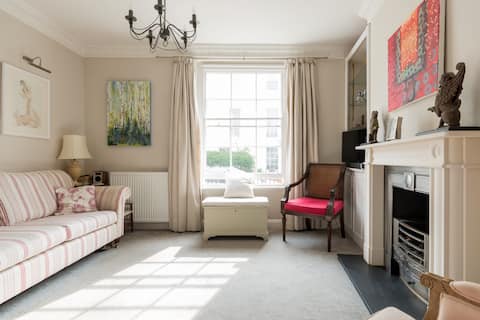 Top Airbnb: Georgian townhouse in famous Suffolks area in Cheltenham