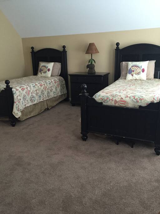 Upstairs twin bedroom