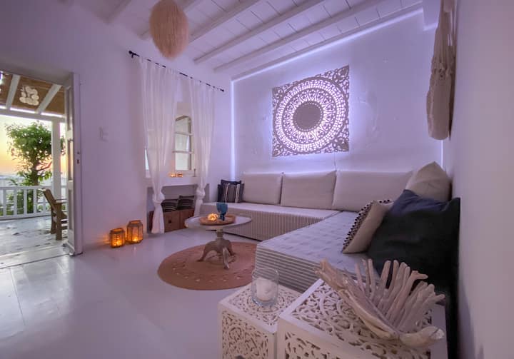 The Cabin in Mykonos Town, serviced, free transfer Cycladic houses