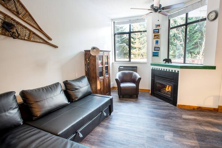 Whistler Village Studio, Pool & Hot Tub