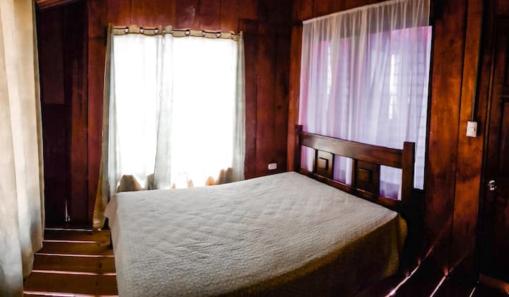 Spavaća soba 1 s bračnim krevetom i sefom