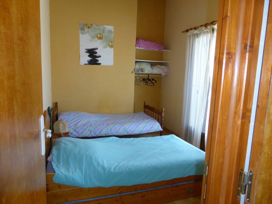 CHAMBRES AVEC 2 LITS 90CM ET 1 LIT TIROIR 90 CM