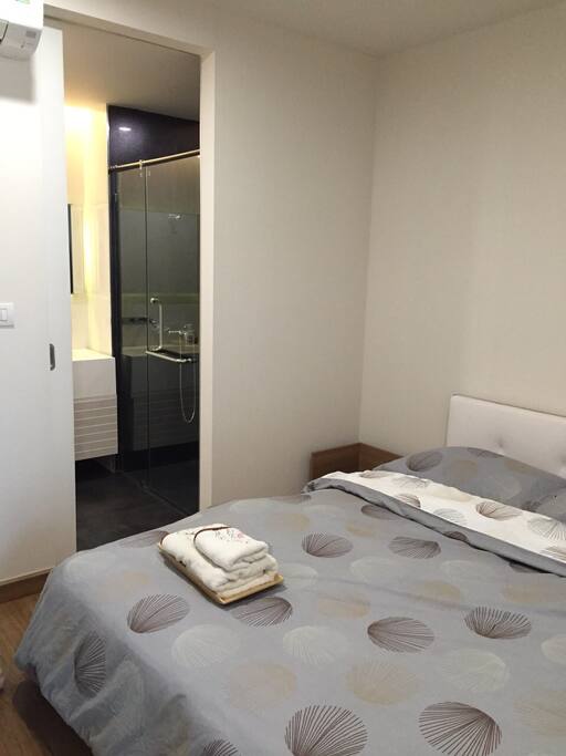 Bedroom has QUEEN-size bed. You may find extra towels, blankets in the wardrobe. Used ones can be placed in the basket in bathroom.