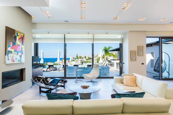 600mt to beach/Gym & Basket * Heated pool/Jacuzzi gallery image 2