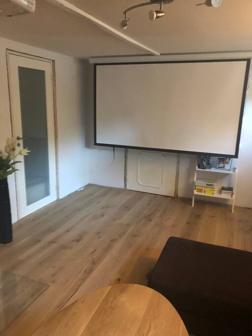 Sällskapsrum källare