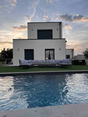 Villa moderne avec piscine gallery image 2