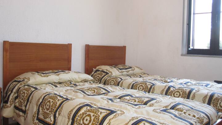 Spavaća soba s ležaljkama za sunčanje